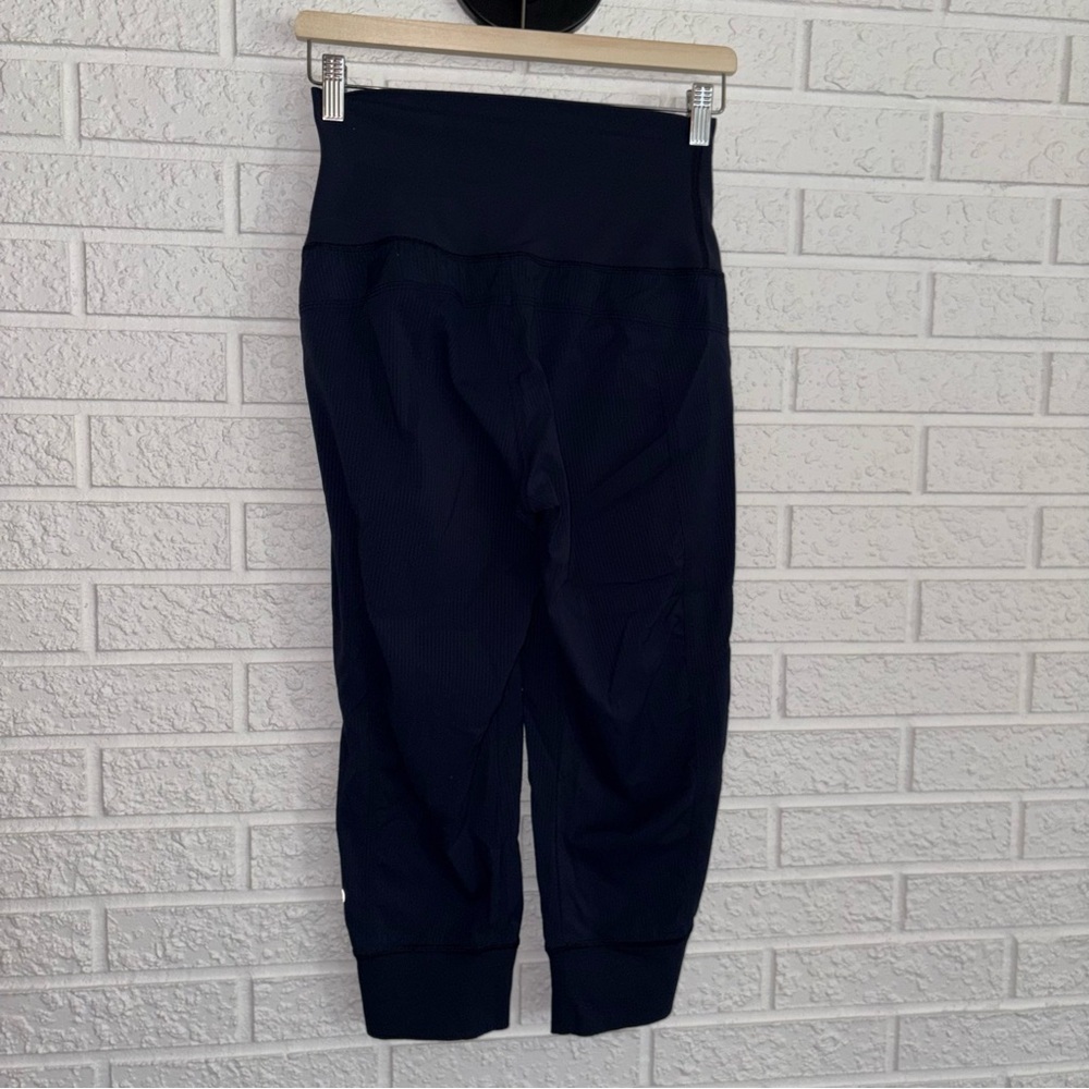Lululemon Crops - Picture 2 of 6